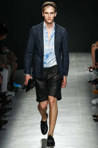 Look 8